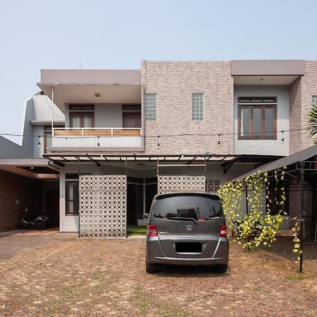 Reddoorz Plus Near Kelapa Dua Kebon Jeruk Джакарта Екстер'єр фото