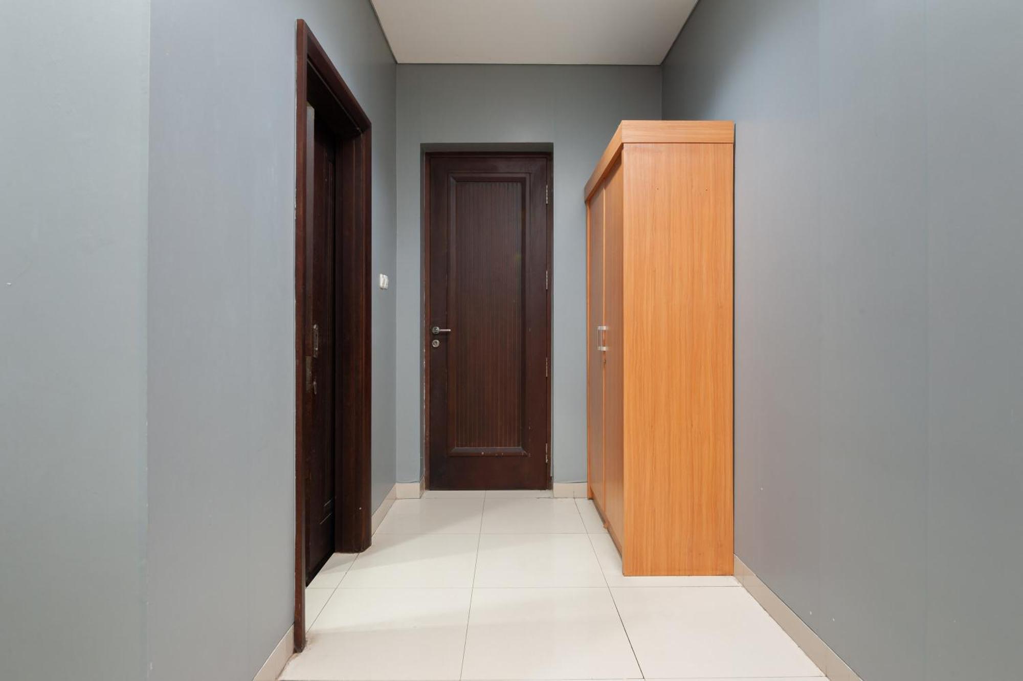 Reddoorz Plus Near Kelapa Dua Kebon Jeruk Джакарта Екстер'єр фото