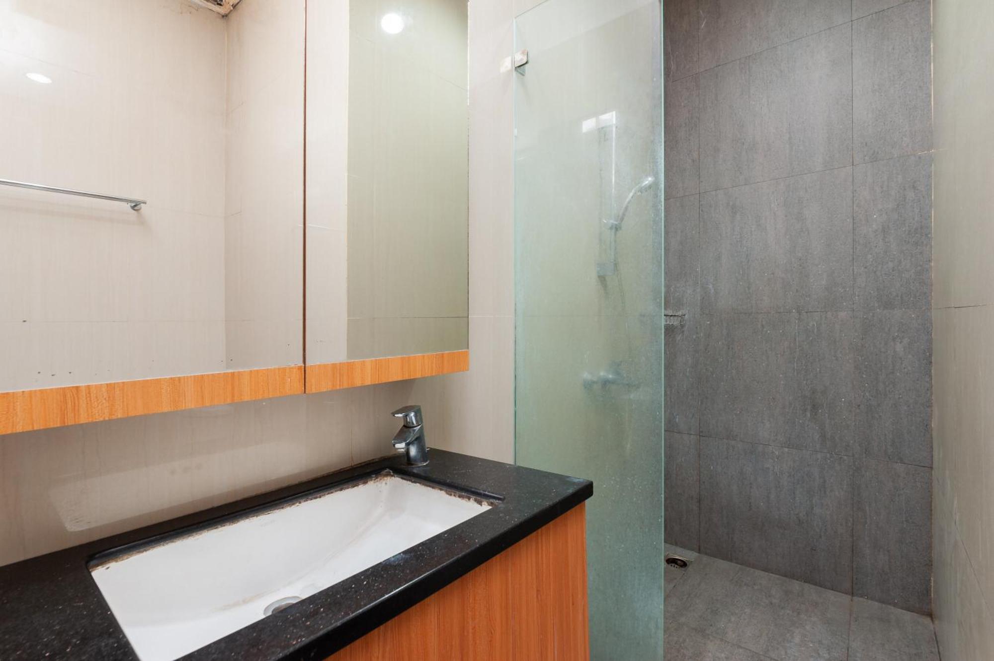 Reddoorz Plus Near Kelapa Dua Kebon Jeruk Джакарта Екстер'єр фото