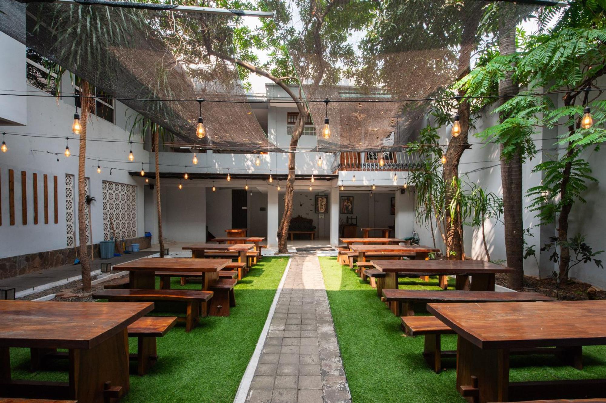 Reddoorz Plus Near Kelapa Dua Kebon Jeruk Джакарта Екстер'єр фото