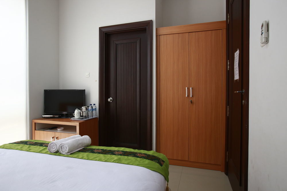 Reddoorz Plus Near Kelapa Dua Kebon Jeruk Джакарта Екстер'єр фото