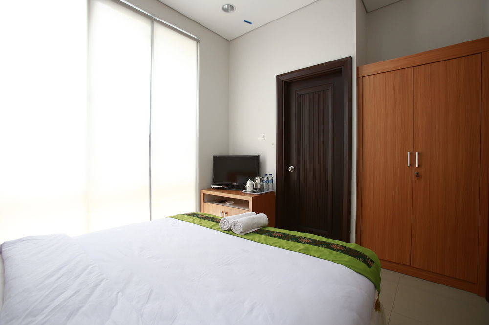 Reddoorz Plus Near Kelapa Dua Kebon Jeruk Джакарта Екстер'єр фото