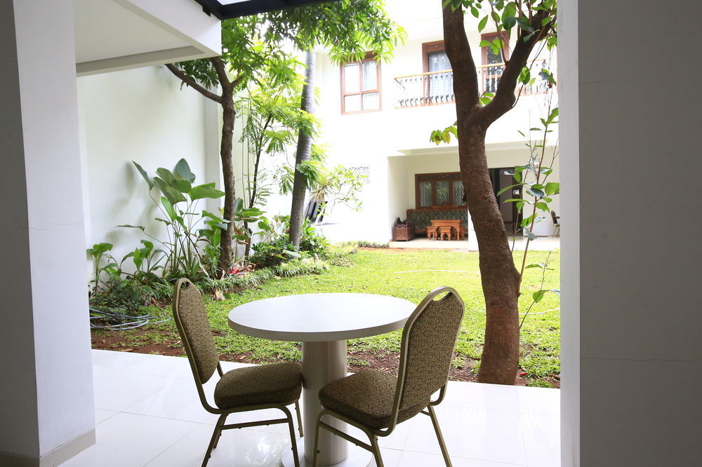 Reddoorz Plus Near Kelapa Dua Kebon Jeruk Джакарта Екстер'єр фото