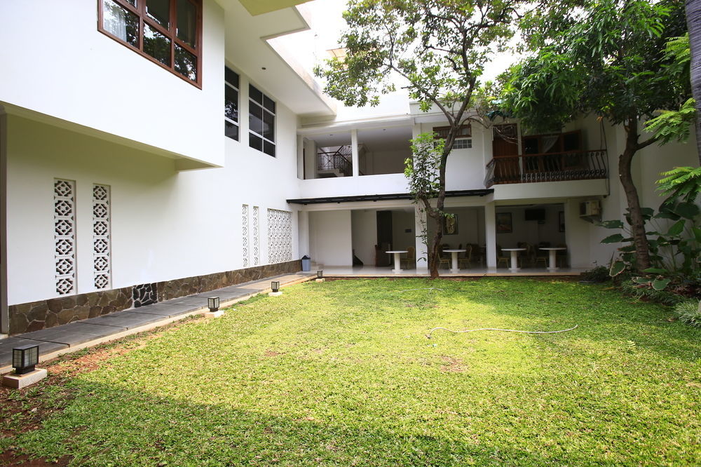 Reddoorz Plus Near Kelapa Dua Kebon Jeruk Джакарта Екстер'єр фото